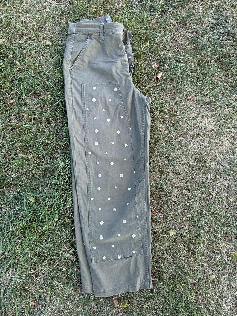 Toad&Co Olive Embroidered Juniper Utility pant in 6 - Picture 4 of 8